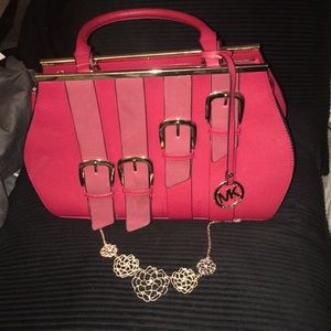 🔴SALE🔴 Beautiful MK purse Good used condition!